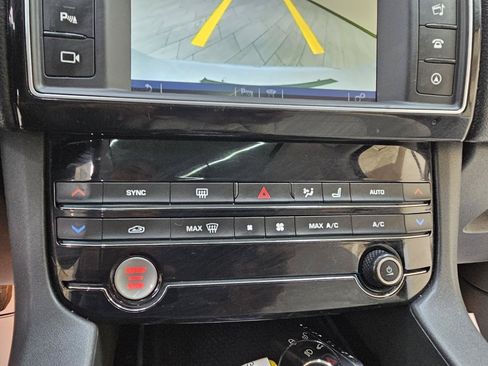Used 2018 Jaguar F-PACE Prestige AWD/4WD image 34