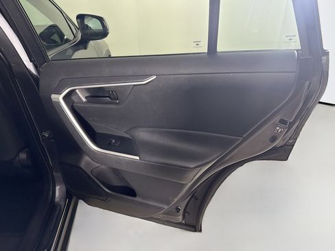 Used 2020 Toyota RAV4 LE image 27