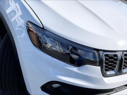 New 2026 Jeep Compass Latitude image 11