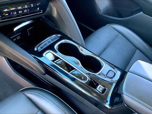 Used 2023 Buick Envision Essence image 16