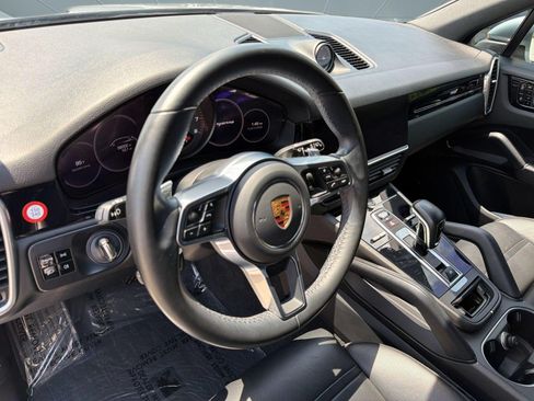 Used 2021 Porsche Cayenne AWD/4WD image 4