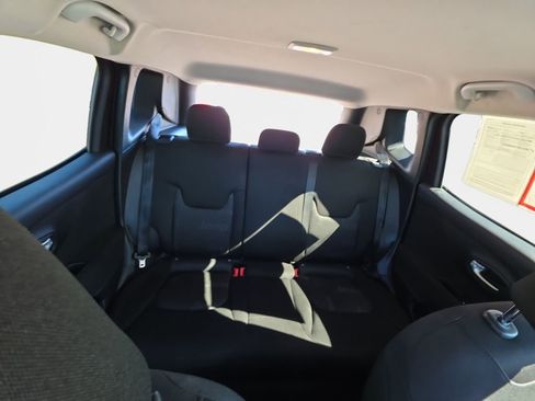 Used 2017 Jeep Renegade Latitude image 19