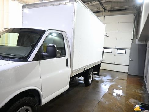 Used 2017 Chevrolet Express 3500 image 9