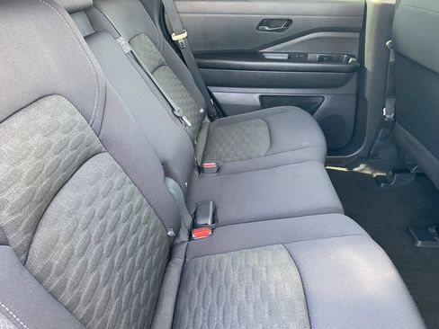 Used 2023 Nissan Pathfinder S image 13