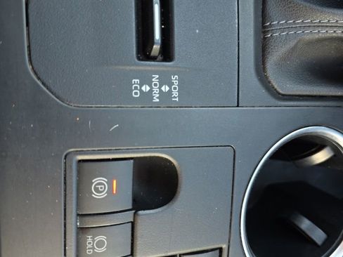 Used 2023 Toyota Highlander LE image 31