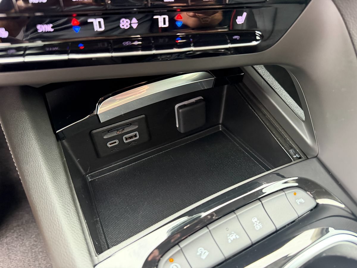 Used 2023 Buick Envision Essence w/ Technology Package I AWD/4WD image 23