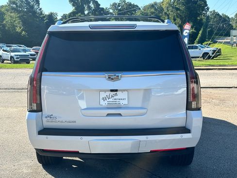 Used 2017 Cadillac Escalade Luxury AWD/4WD image 3