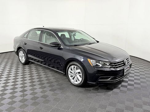 Used 2018 Volkswagen Passat 2.0T SE image 5