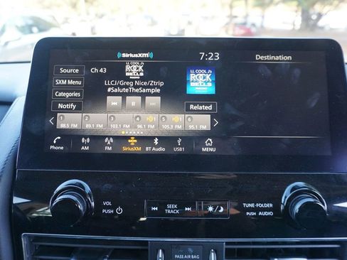 Used 2023 Nissan Armada SL w/ Captain's Chairs Package image 11