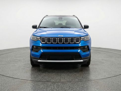 Used 2025 Jeep Compass Limited AWD/4WD image 2