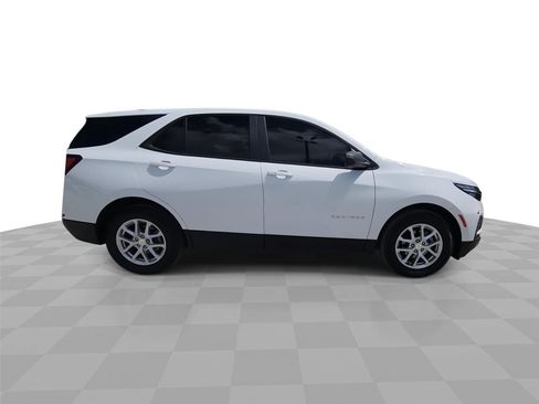 Used 2024 Chevrolet Equinox LS w/ LS Convenience Package FWD image 9