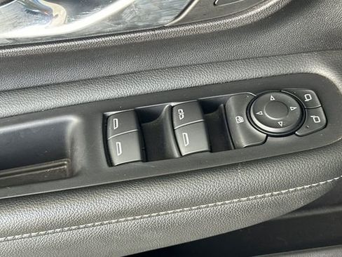 Used 2024 GMC Terrain SLT image 12