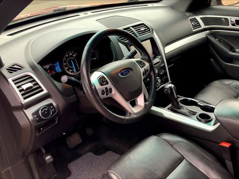 Used 2015 Ford Explorer XLT w/ Equipment Group 202B image 17