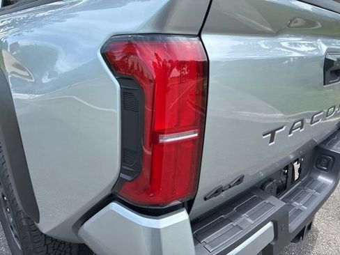 Used 2025 Toyota Tacoma TRD Off-Road w/ TRD Off Road Upgrade Package AWD/4WD image 12