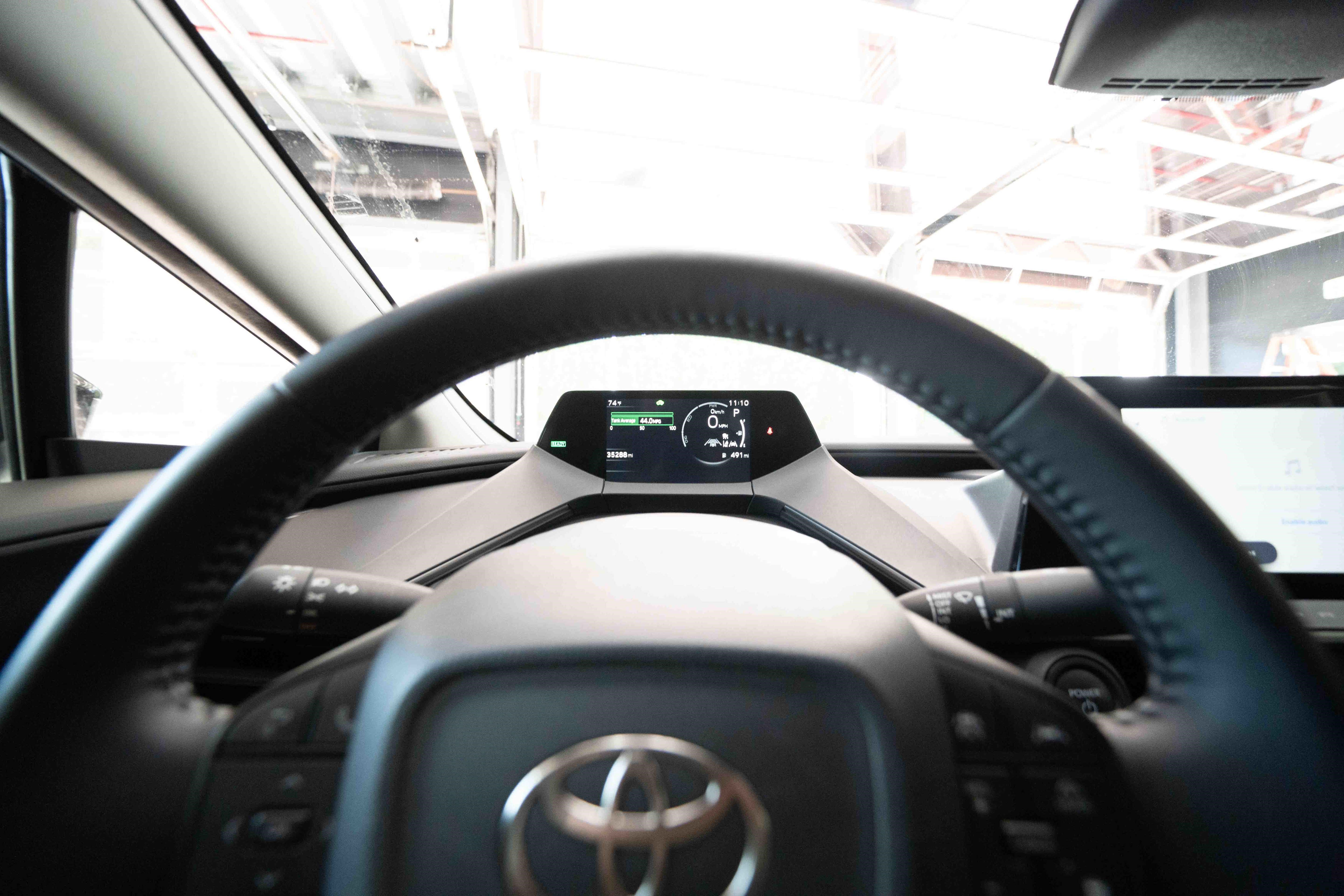 Used 2025 Toyota Prius LE FWD image 15
