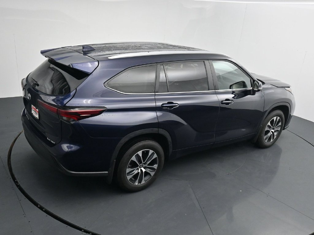 Used 2024 Toyota Highlander XLE AWD/4WD image 33