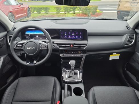 Certified 2026 Kia Seltos EX w/ EX Sunroof Package FWD image 15