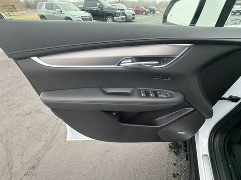 Used 2025 Cadillac XT6 Luxury image 23