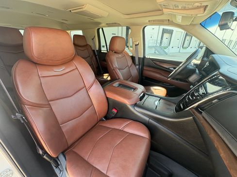 Used 2017 Cadillac Escalade Luxury RWD image 38