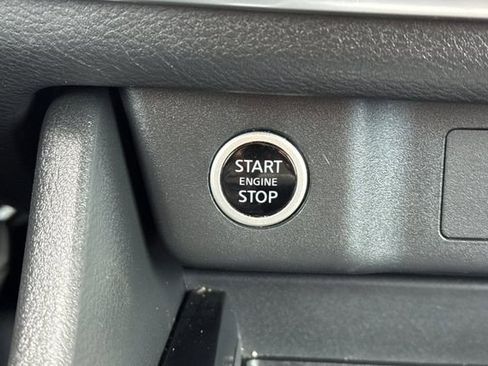 Used 2022 Nissan Rogue SV FWD image 28