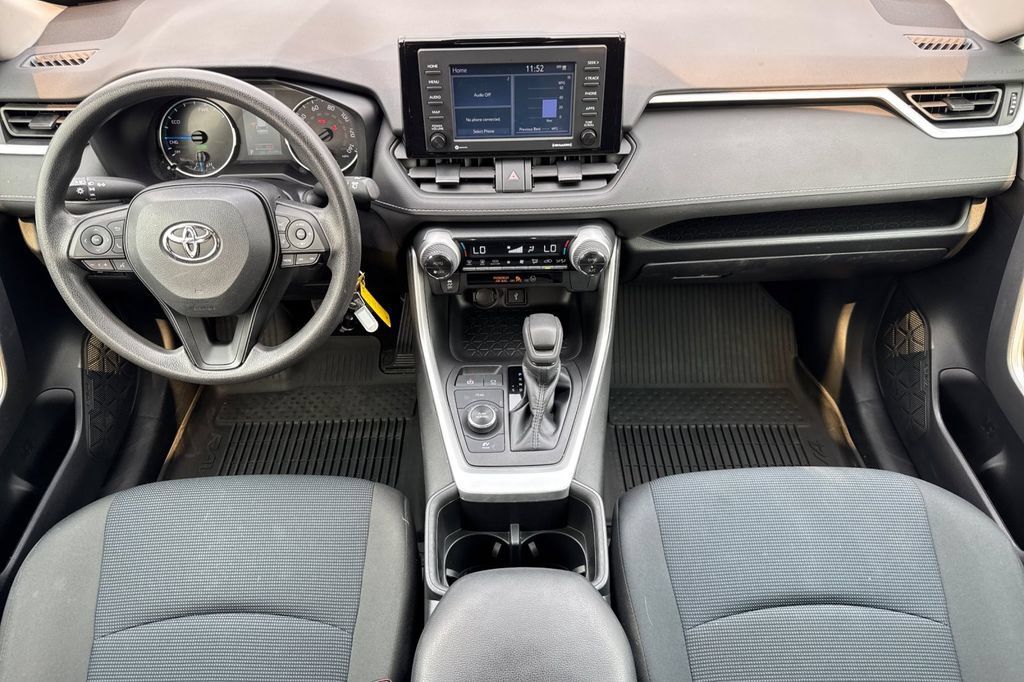 Used 2022 Toyota RAV4 LE AWD/4WD image 5