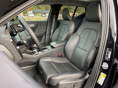 Used 2024 Volvo XC40 B5 Plus w/ Protection Package Premier image 20