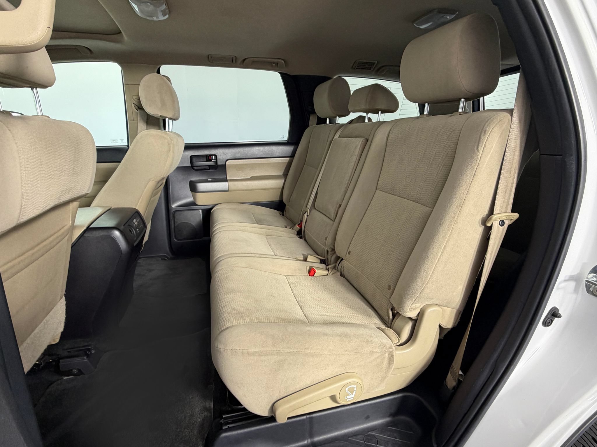 Used 2016 Toyota Sequoia SR5 AWD/4WD image 26