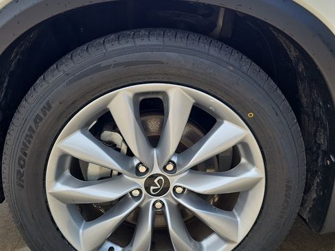 Used 2022 INFINITI QX50 Essential image 9