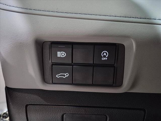 Used 2023 Toyota Highlander XLE FWD image 11