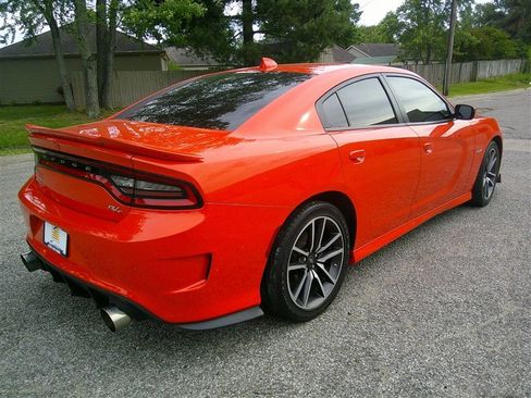 Used 2022 Dodge Charger R/T w/ Plus Group RWD image 5