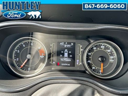 Used 2019 Jeep Cherokee Latitude w/ Cold Weather Group AWD/4WD image 19