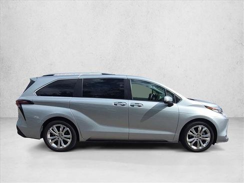 Used 2023 Toyota Sienna Platinum FWD image 2