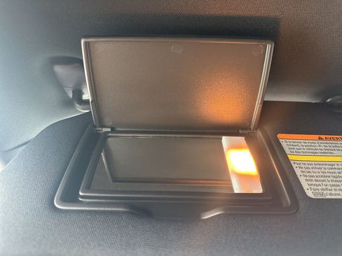 Used 2025 Nissan Frontier PRO-4X image 29