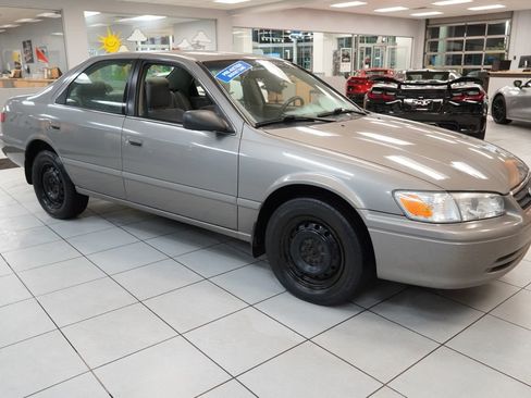 Used 2000 Toyota Camry LE FWD image 12