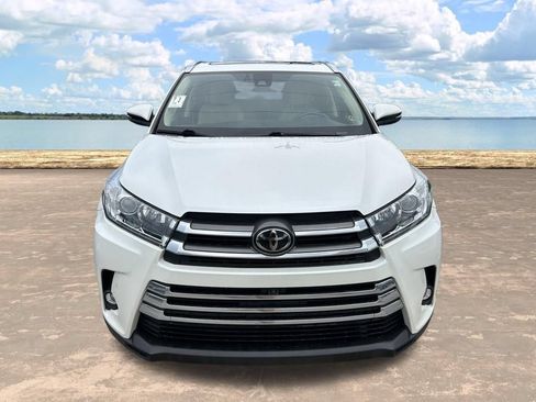 Used 2019 Toyota Highlander Limited Platinum AWD/4WD image 2