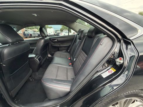 Used 2017 Toyota Camry SE FWD image 12