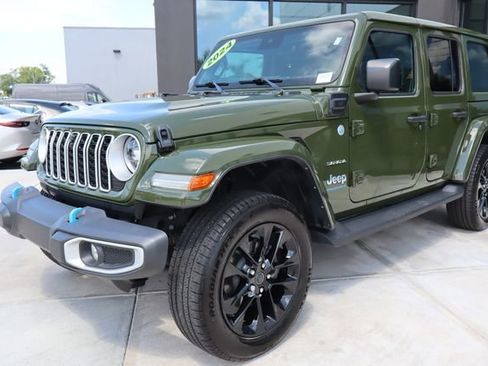 Used 2024 Jeep Wrangler Unlimited Sahara w/ Technology Group AWD/4WD image 8