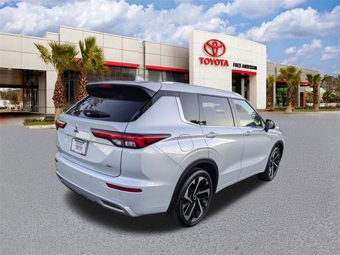 Used 2024 Mitsubishi Outlander SEL image 4