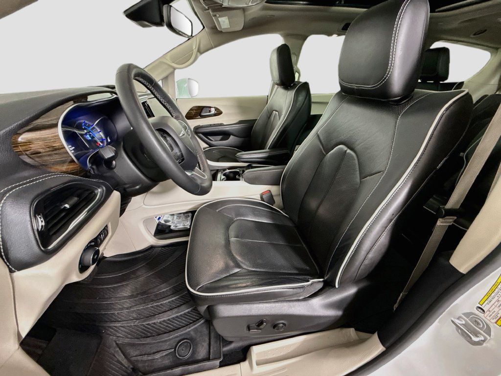 Used 2022 Chrysler Pacifica Limited FWD image 22