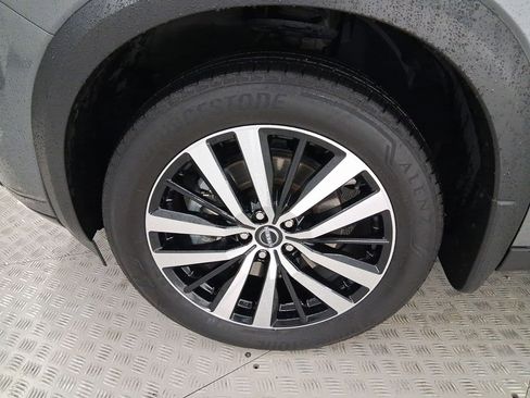 Used 2024 Nissan Pathfinder Platinum image 11