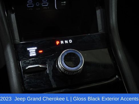 Used 2023 Jeep Grand Cherokee L Limited w/ Black Appearance Package AWD/4WD image 25