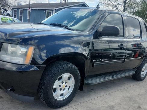 Used 2010 Chevrolet Avalanche LS AWD/4WD image 2