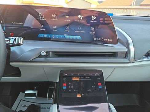 New 2026 Cadillac Vistiq Sport image 30