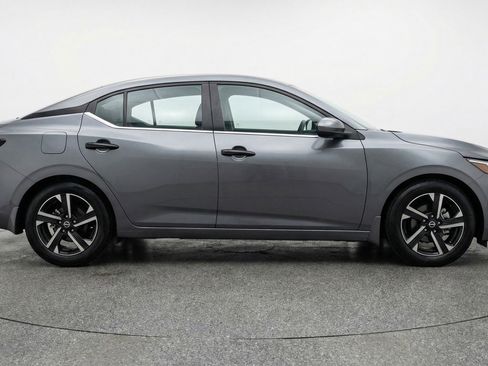 Used 2025 Nissan Sentra SV FWD image 11