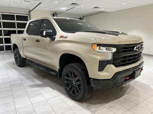 Used 2022 Chevrolet Silverado 1500 LT Trail Boss w/ LT Trail Boss Premium Package AWD/4WD image 7