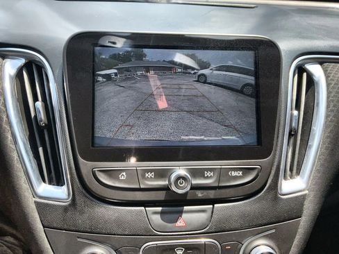 Used 2018 Chevrolet Malibu LT FWD image 23