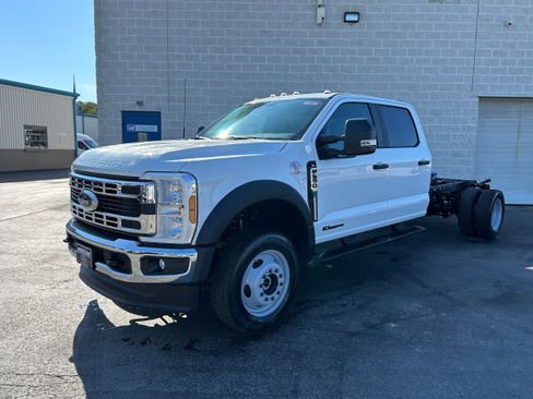 New 2026 Ford F550 4x4 Crew Cab image 4