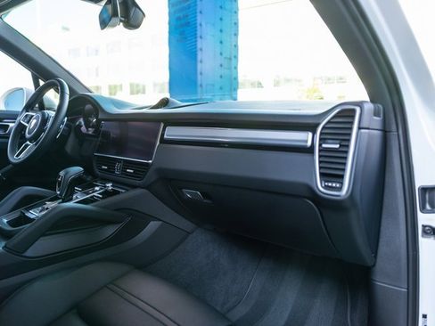 Certified 2023 Porsche Cayenne Platinum Edition w/ Premium Package Plus image 34