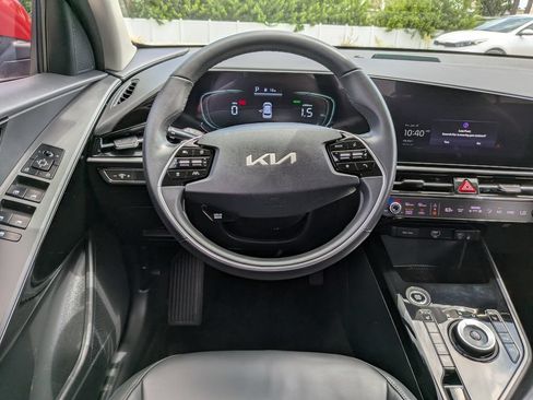 Certified 2023 Kia Niro EX FWD image 16