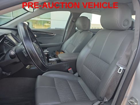 Used 2014 Chevrolet Impala LT w/ Convenience Package FWD image 10